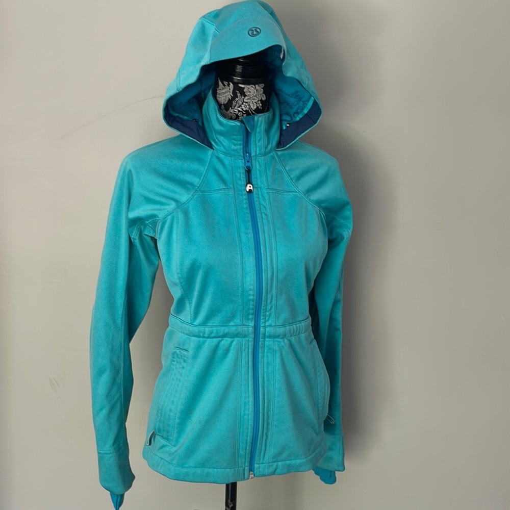 Lululemon size 6 Rain Jacket